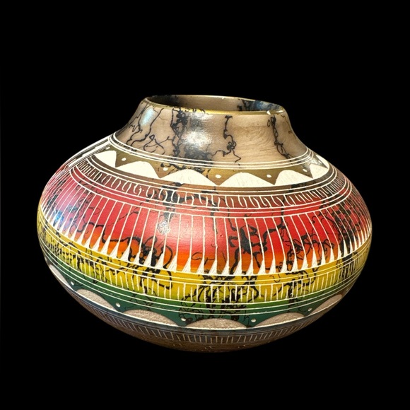 Native American Handmade Horsehair Pottery Hilda Whitegoat Rainbow Coyote - Picture 4 of 7